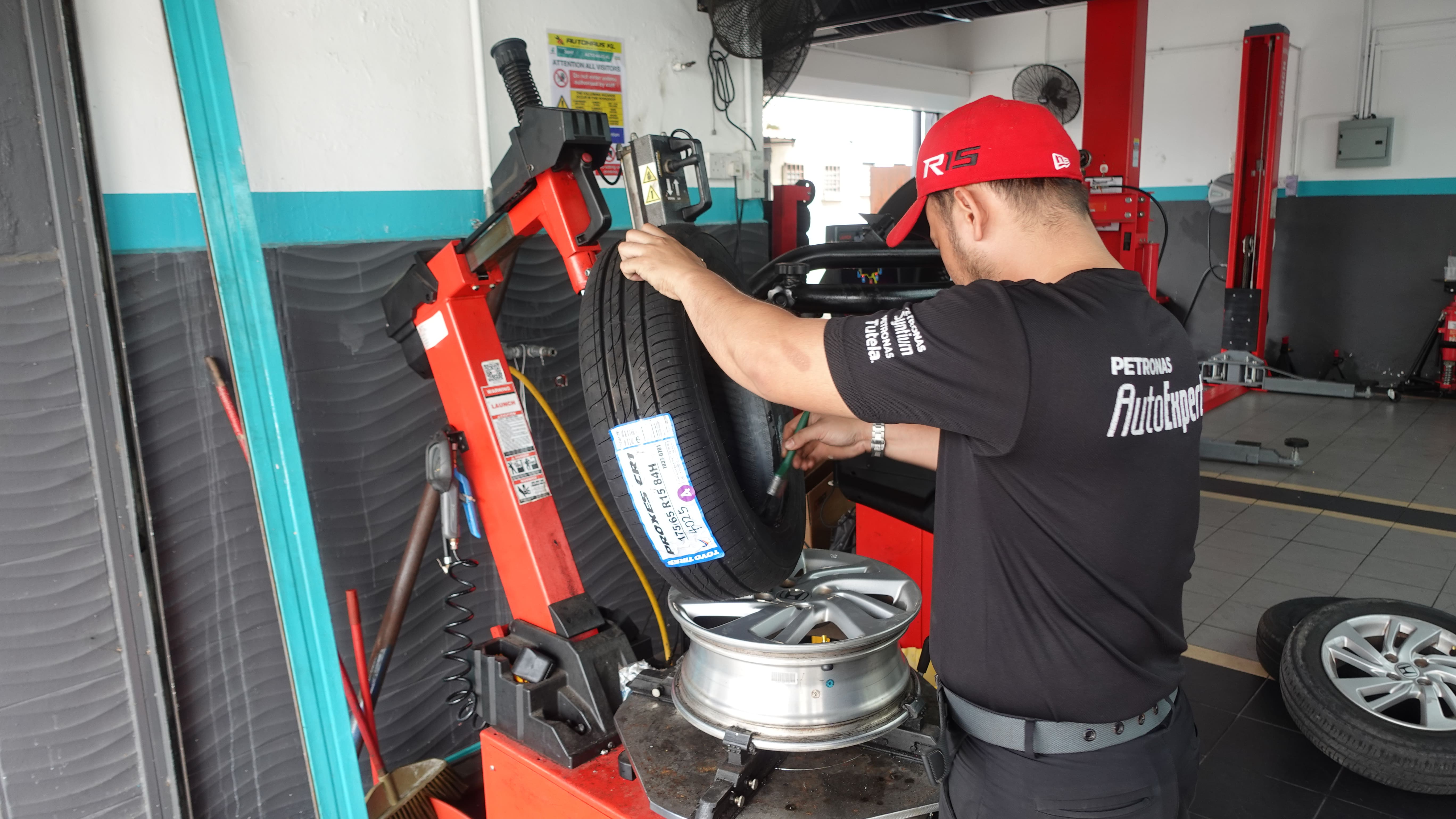 Galeri Autohaus – Puncak Jalil 2, PETRONAS AutoExpert